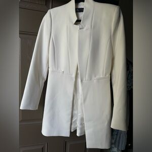 Zara White Blazer with Tailored Fit and Minimalist Aesthetic